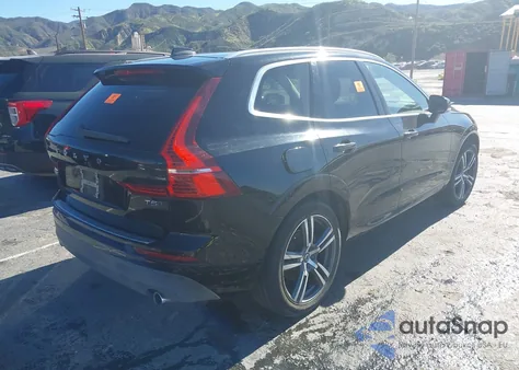 2021 Volvo Xc60 T5 Momentum z USA, uszkodzony, nr VIN YV4102RK3M1851470